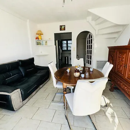 La Croix Du Sud 3 * Le Grau-du-Roi