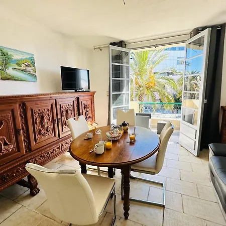 La Croix Du Sud 3 * Le Grau-du-Roi